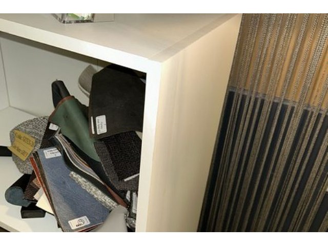 Kast met inhoud - afbeelding 2 van  5