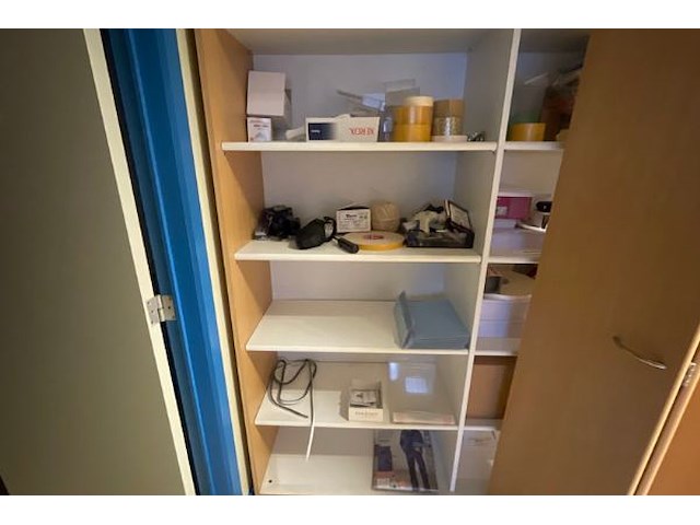 Kast met inhoud - afbeelding 2 van  14