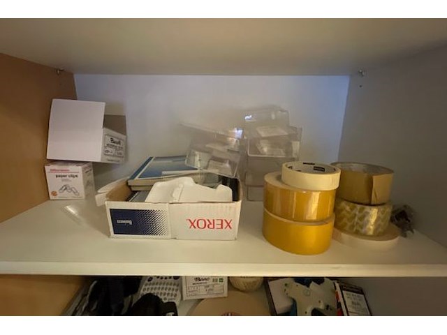 Kast met inhoud - afbeelding 3 van  14