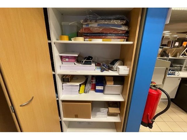 Kast met inhoud - afbeelding 10 van  14
