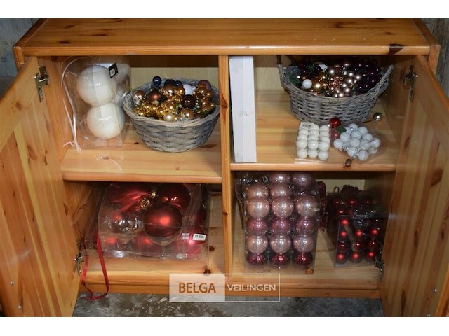 Kast met inhoud - afbeelding 2 van  6