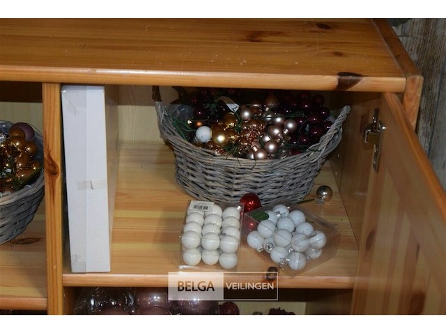Kast met inhoud - afbeelding 3 van  6