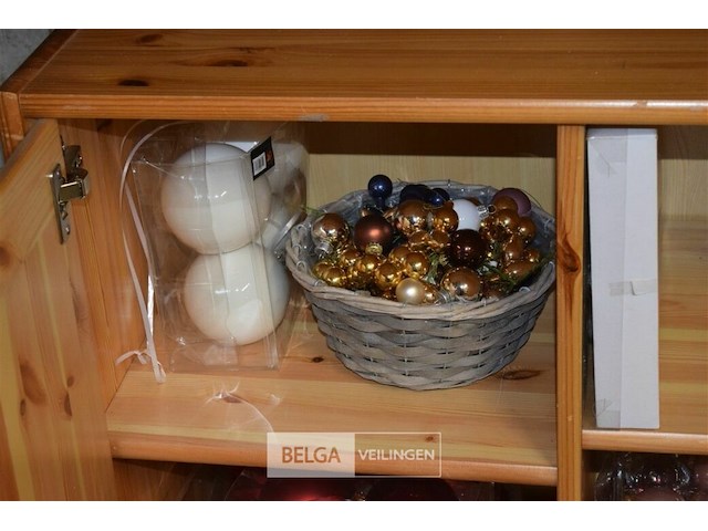 Kast met inhoud - afbeelding 4 van  6