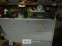 Kast met inhoud - afbeelding 1 van  10