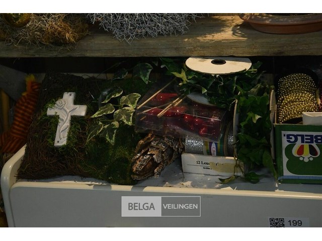 Kast met inhoud - afbeelding 3 van  10