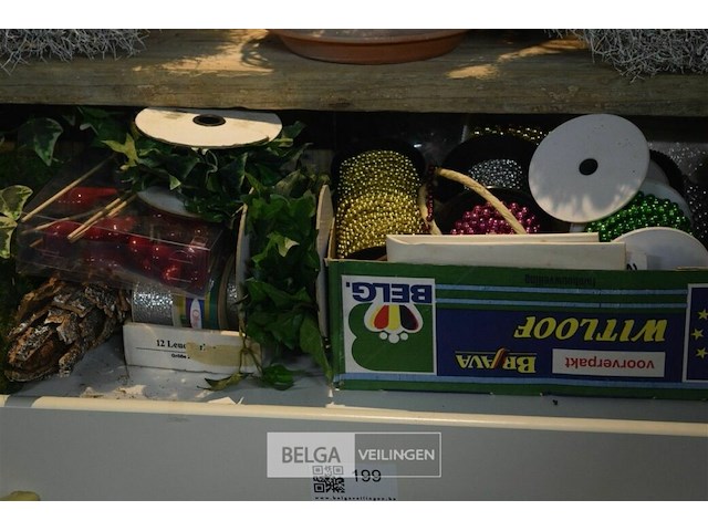 Kast met inhoud - afbeelding 4 van  10