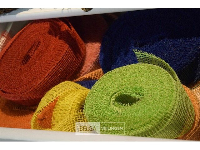 Kast met inhoud - afbeelding 6 van  10