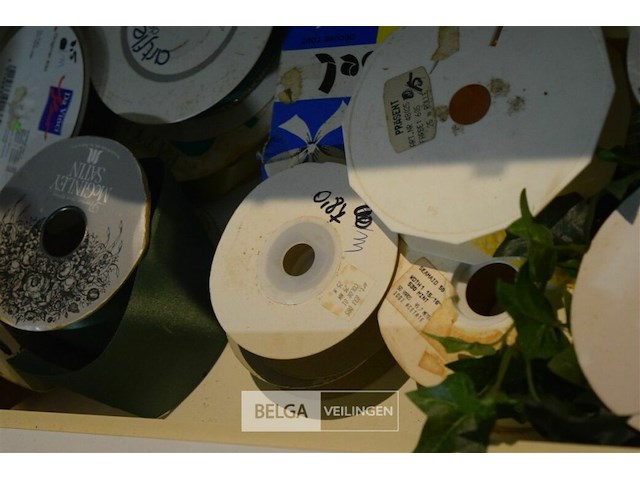 Kast met inhoud - afbeelding 10 van  10