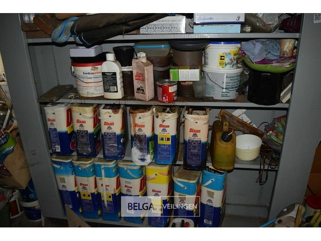 Kast met inhoud - afbeelding 1 van  4