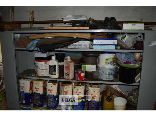 Kast met inhoud - afbeelding 2 van  4