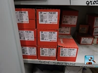 Kast met inhoud - afbeelding 5 van  17