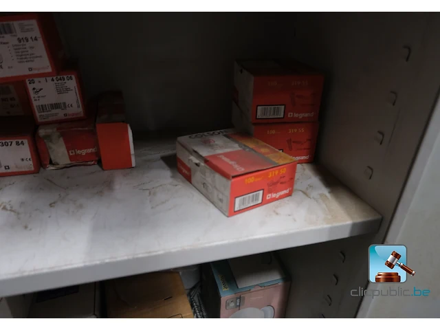 Kast met inhoud - afbeelding 6 van  17