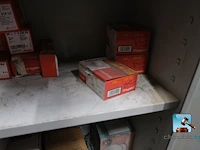 Kast met inhoud - afbeelding 6 van  17
