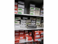 Kast met inhoud - afbeelding 1 van  17