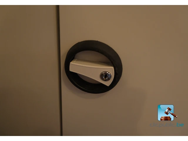 Kast met inhoud - afbeelding 3 van  5