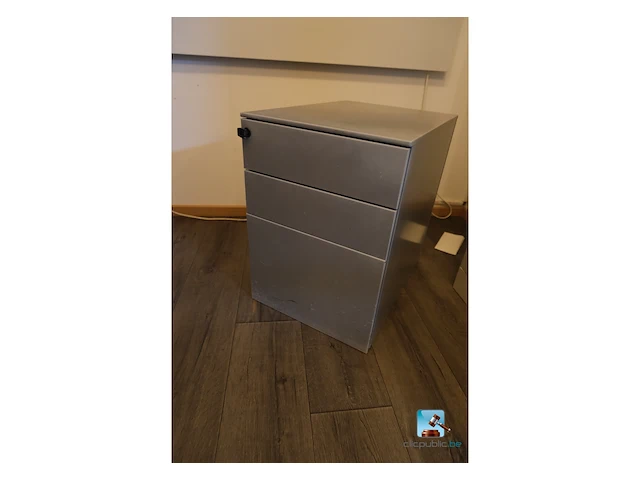 Kast met inhoud - afbeelding 5 van  5