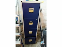 Kast met inhoud - afbeelding 2 van  9