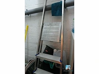 Kast met inhoud - afbeelding 7 van  9