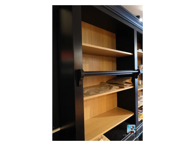 Kast met inhoud - afbeelding 10 van  15