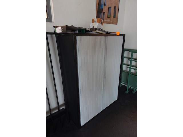 Kast met inhoud - afbeelding 2 van  5