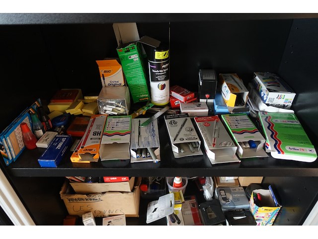 Kast met inhoud - afbeelding 3 van  5