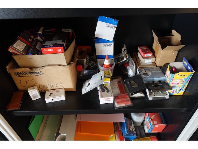 Kast met inhoud - afbeelding 4 van  5