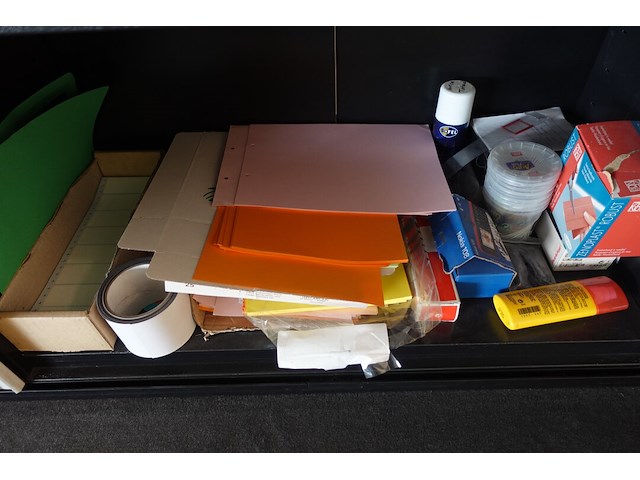 Kast met inhoud - afbeelding 5 van  5