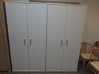Kast met inhoud - afbeelding 1 van  9