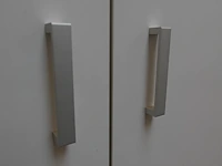 Kast met inhoud - afbeelding 2 van  9