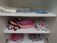 Kast met inhoud - afbeelding 4 van  9