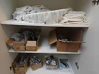 Kast met inhoud - afbeelding 7 van  9
