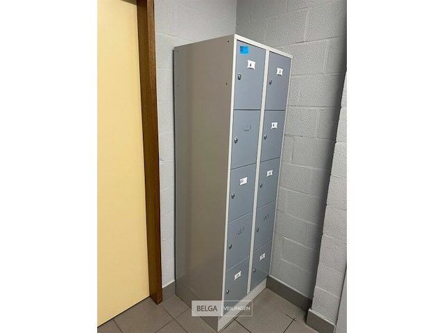 Kast met kluisjes - afbeelding 1 van  3