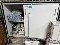 Kast met linnen doeken - afbeelding 2 van  4