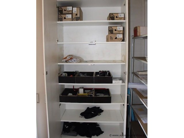 Kast met partij diverse materialen, waaronder 5x veiligheidsschoenen emma, vulcanus, diverse maten - afbeelding 1 van  5