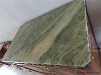 Kast met porseleinen embleempjes - afbeelding 7 van  8