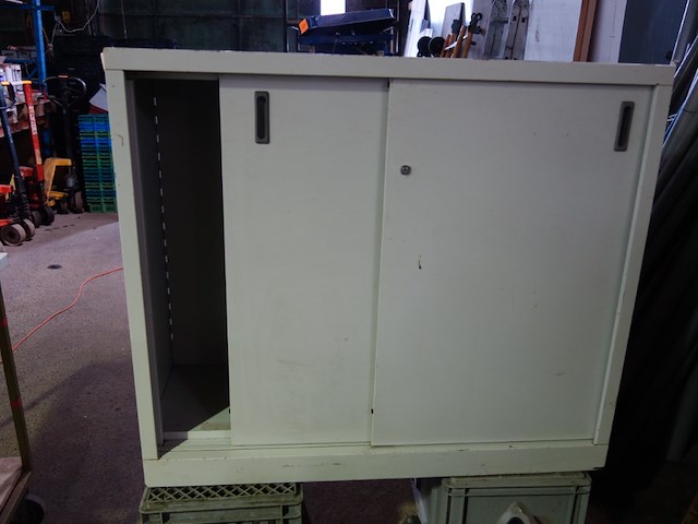 Kast met schuifdeuren h. 105 x l. 120 x d. 47 cm - afbeelding 2 van  2