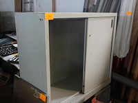 Kast met schuifdeuren h.1,05 x l.1,20 x d.0,,47 cm - afbeelding 2 van  2