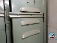 Kast met vakken en inhoud - afbeelding 5 van  11