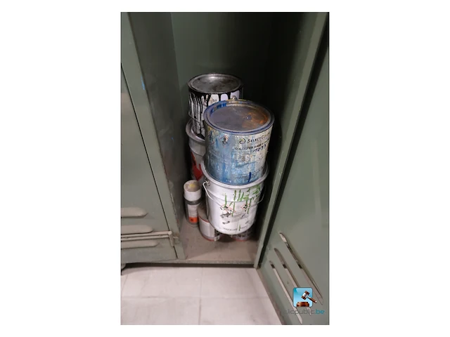 Kast met vakken en inhoud - afbeelding 9 van  11