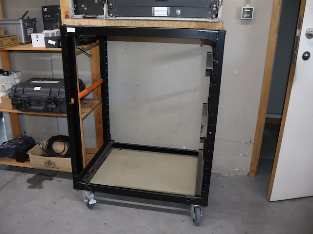 Kast op wielen - afbeelding 1 van  4