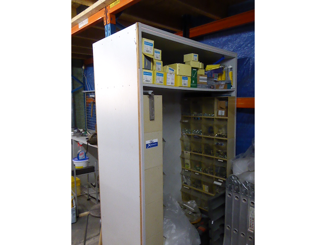 Kast vv inhoud - afbeelding 1 van  3