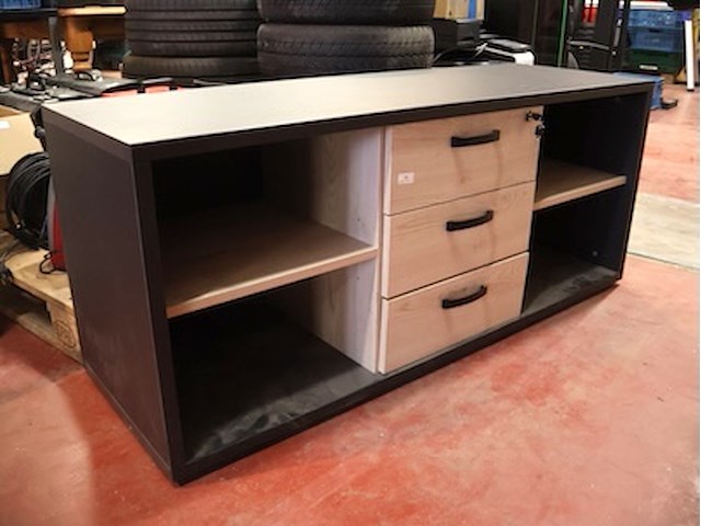 Kast - afbeelding 1 van  5