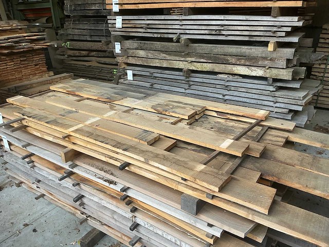 Kastanje planken 28 mm 0,121 m3 - afbeelding 1 van  5