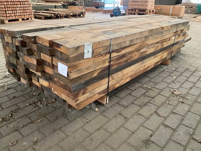 Kastanje planken 52 mm ca. 1 m³ - afbeelding 1 van  5