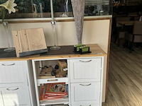 Kastje met inhoud en decoratie - afbeelding 3 van  6