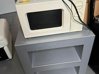 Kastje + microgolfoven + radio