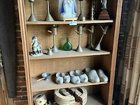 Kast/rek met inhoud - afbeelding 1 van  4