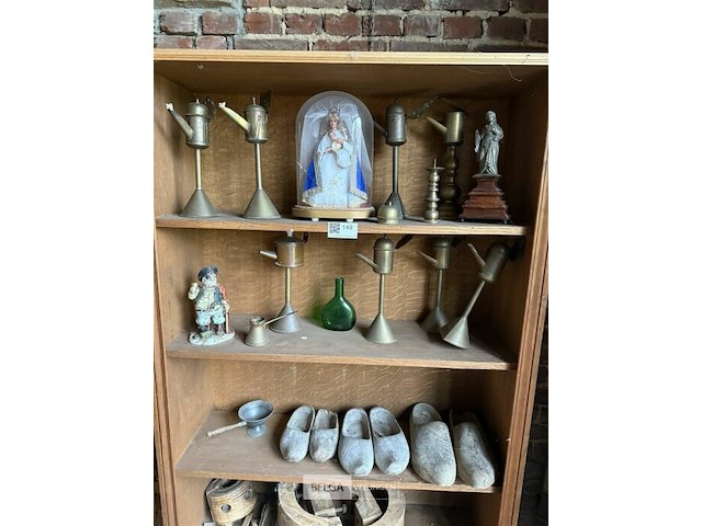 Kast/rek met inhoud - afbeelding 2 van  4