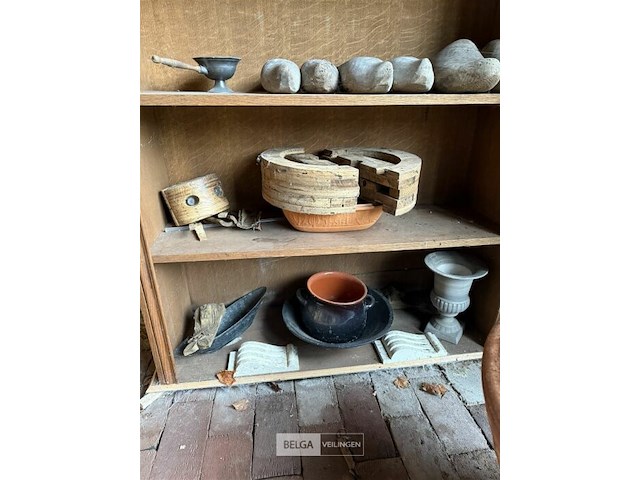 Kast/rek met inhoud - afbeelding 3 van  4