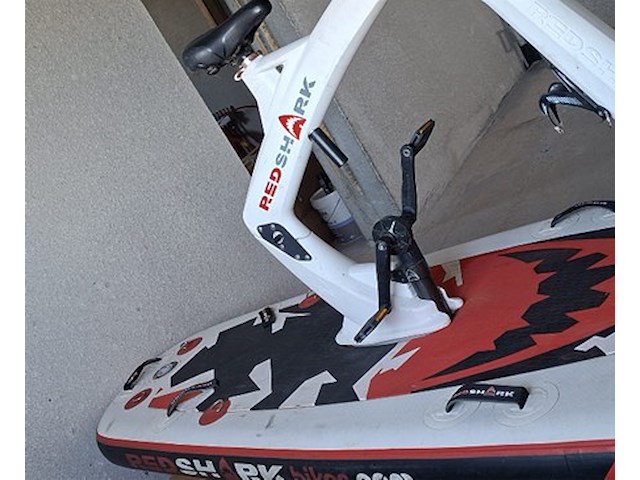 Kavel 7 red shark bike (waterfiets) 2 e hands - afbeelding 1 van  5